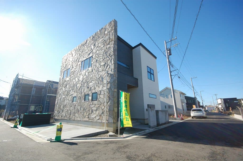 重厚感あるタイルの外壁
